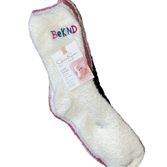 NEW 4pk cozy “be kind” socks - Picture 10 of 10